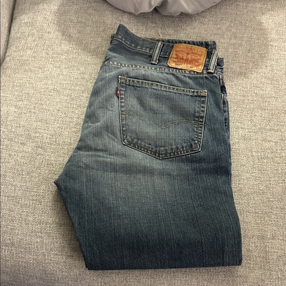 Levis Men's Blue Jeans - Picture 4 of 5
